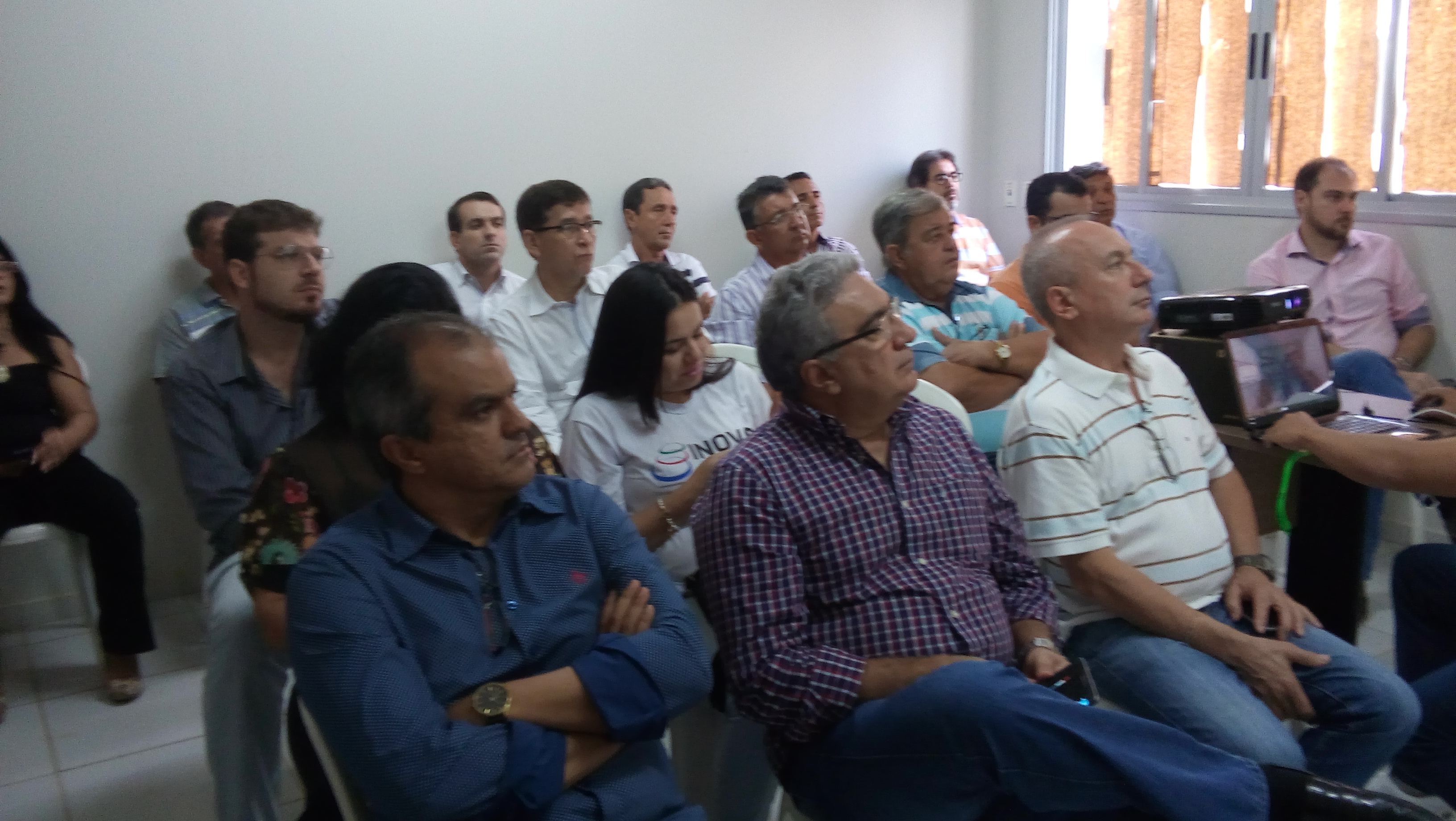AInova cafe empresarios plateia
