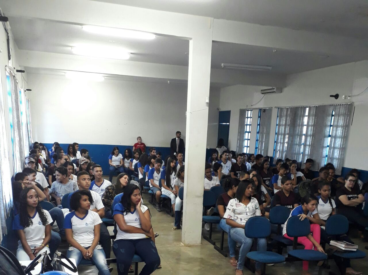 1aAcademicosdeDireitoPalestraEscola1